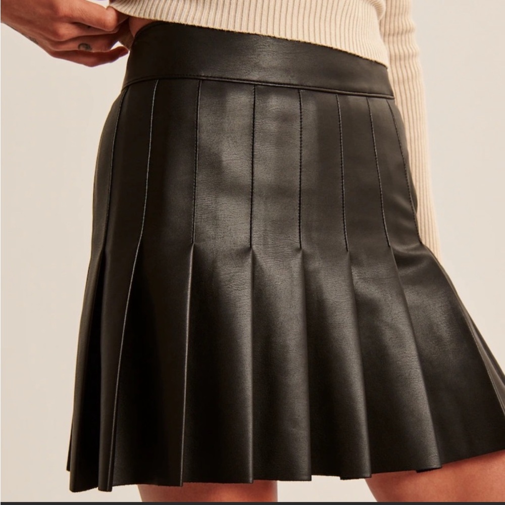 NOT WORN ABERCROMBIE AND FITCH VEGAN LEATHER PLEATED HIGH RISE MINI SKIRT